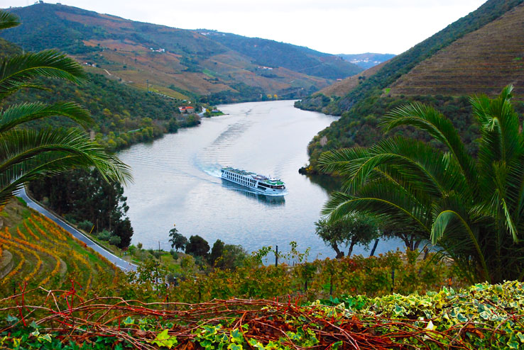 Looking west from Quinta do Pego